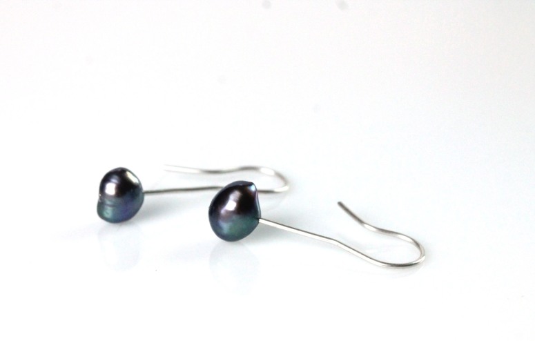 Earrings - silver with black freshwater pearls